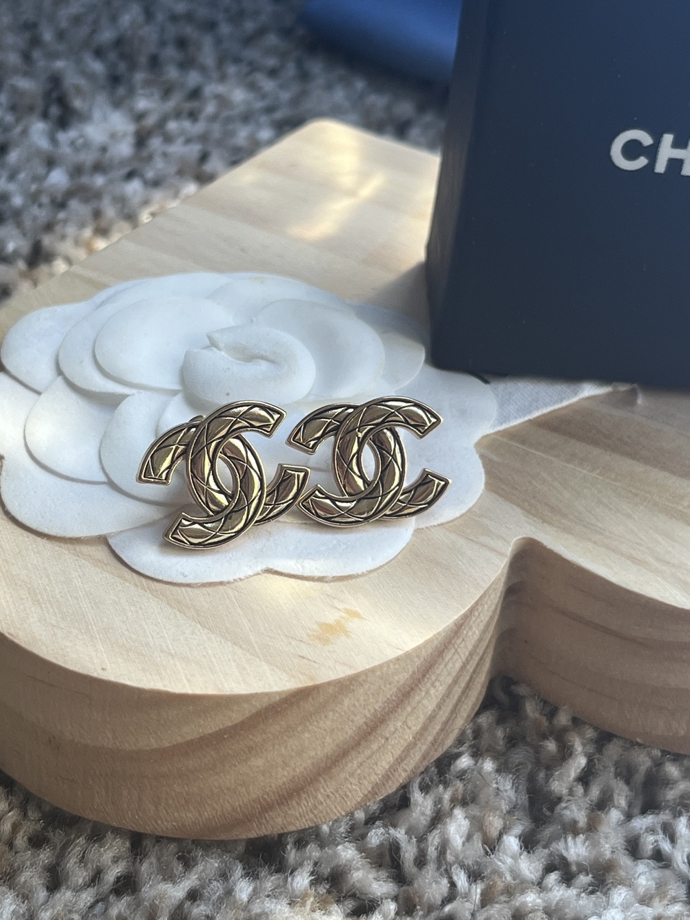 Vintage Chanel Gold-Tone CC  Quilted Earrings - Gold